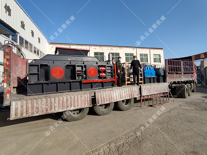 2PGY1500x1000型液壓對輥破碎機發往云南昆明 2PGY1500x1000型液壓對輥破碎機發往云南昆明