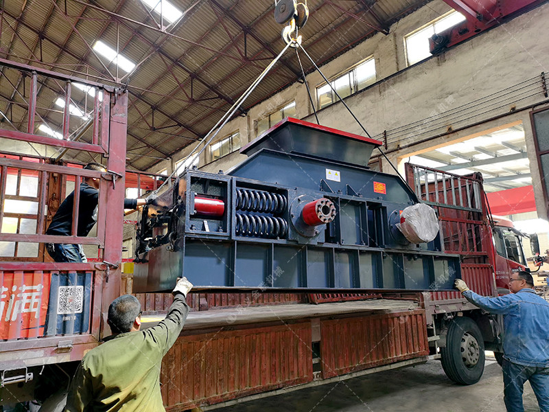 2PG1208對輥破碎機(jī)發(fā)往河南洛陽