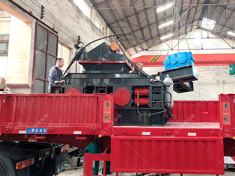 1000x700中型液壓對輥破碎機設備發貨