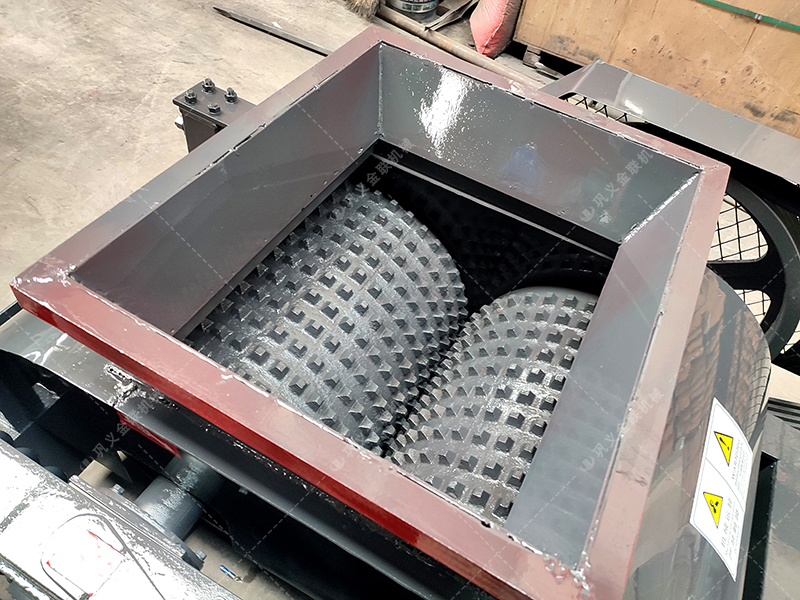 破碎石膏原礦料的雙齒輥破碎機廠家如何選擇？