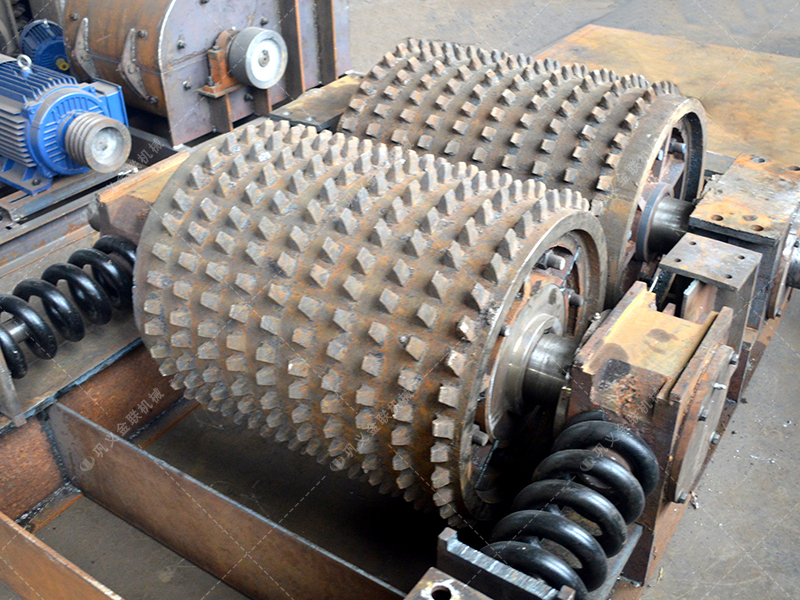 為何越來越多的礦山選擇雙齒輥而非顎式破碎機？這3點很關鍵！